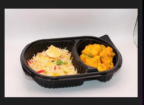 Vegetable rice with crispy pakora and lemon